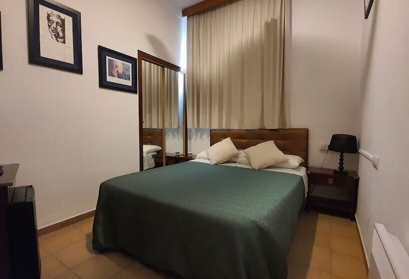 חדר סטנדרט לשלושה, La Residencia
