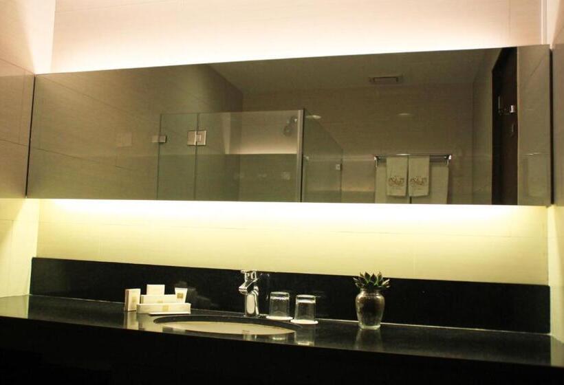 디럭스 룸, The Plaza Hotel Balanga City