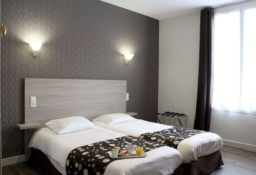 Номер Стандарт, Logis  Hotel & Restaurant De La Place