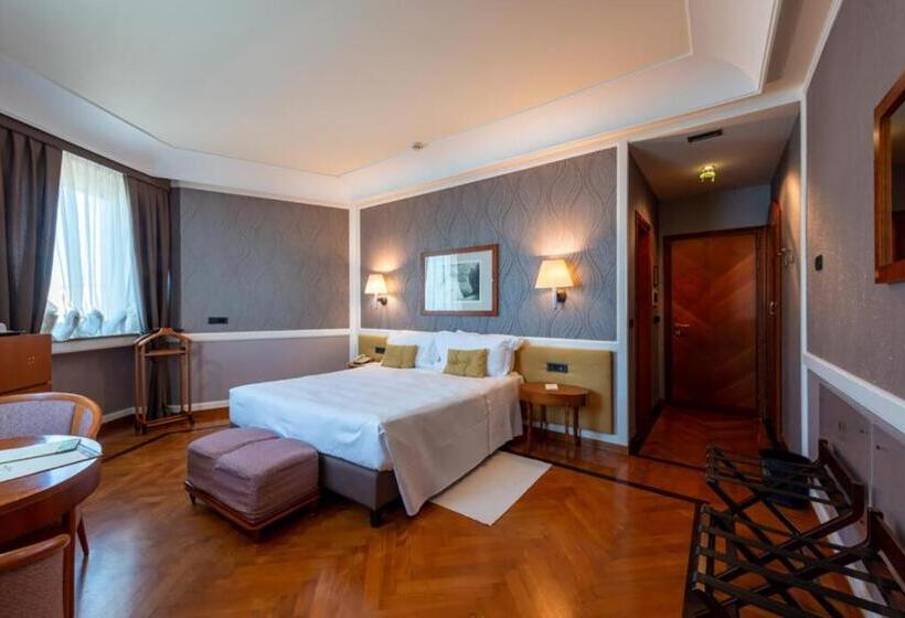 اتاق لوکس با چشم‌انداز دریا, Grand Hotel Ortigia