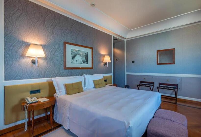 اتاق لوکس با چشم‌انداز دریا, Grand Hotel Ortigia