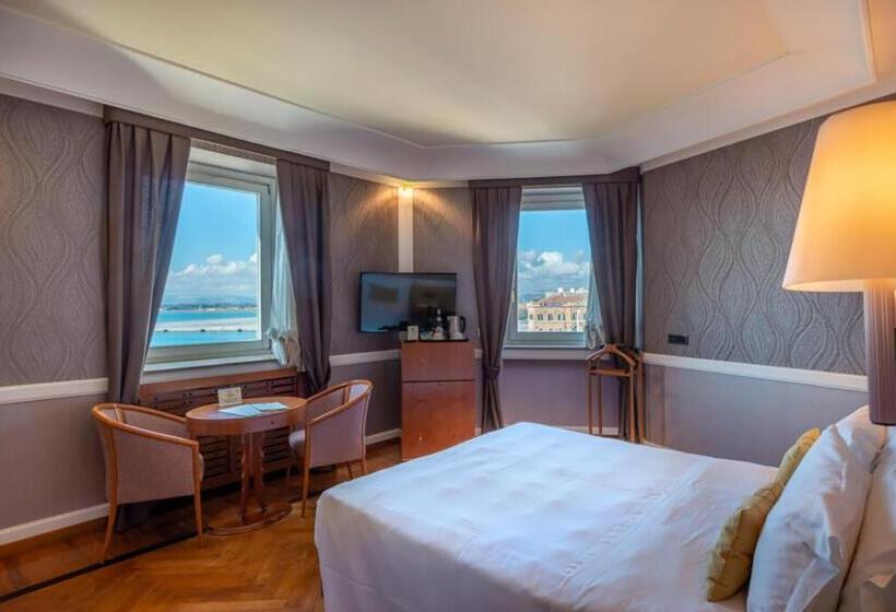 اتاق لوکس با چشم‌انداز دریا, Grand Hotel Ortigia