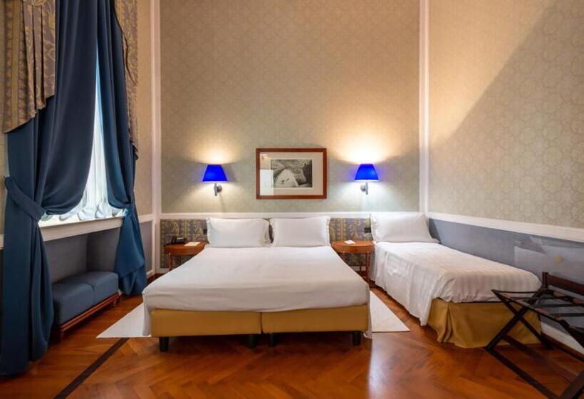 اتاق لوکس سه تخته, Grand Hotel Ortigia