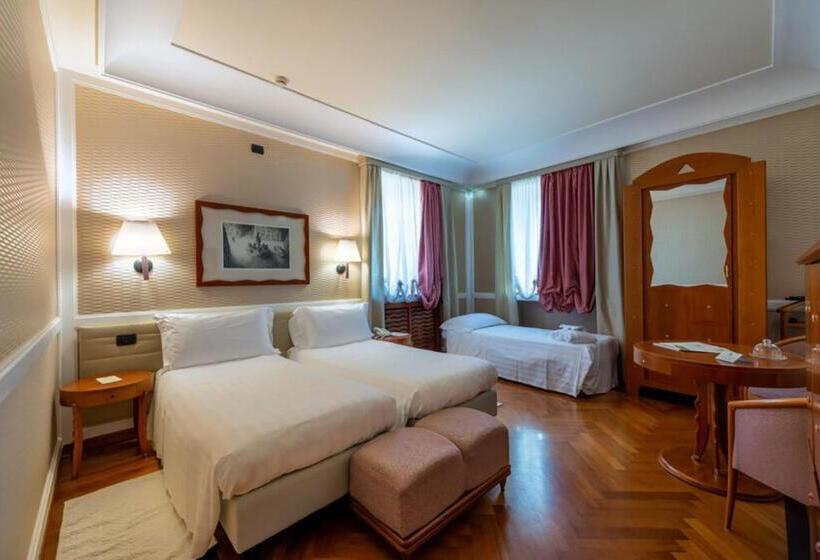 اتاق سه نفره دلوکس با چشم‌انداز دریا, Grand Hotel Ortigia