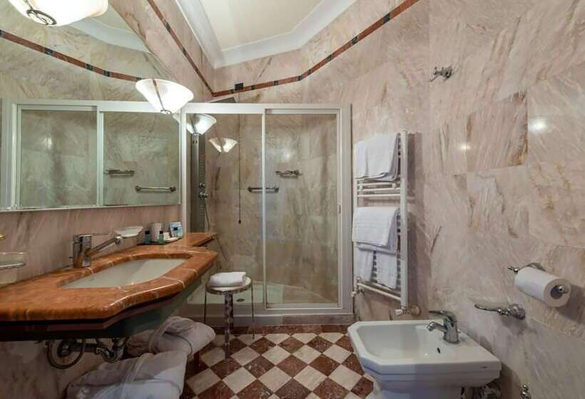 اتاق لوکس با چشم‌انداز دریا, Grand Hotel Ortigia