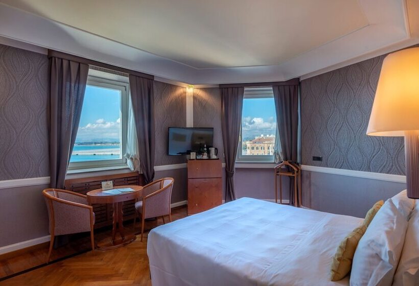 اتاق لوکس با چشم‌انداز دریا, Grand Hotel Ortigia
