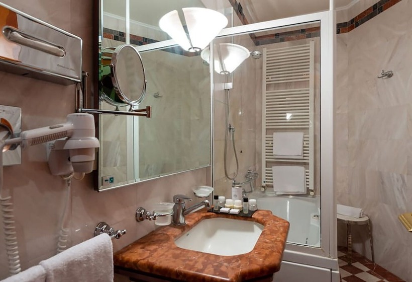 اتاق لوکس سه تخته, Grand Hotel Ortigia