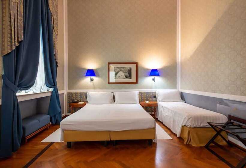 اتاق لوکس سه تخته, Grand Hotel Ortigia