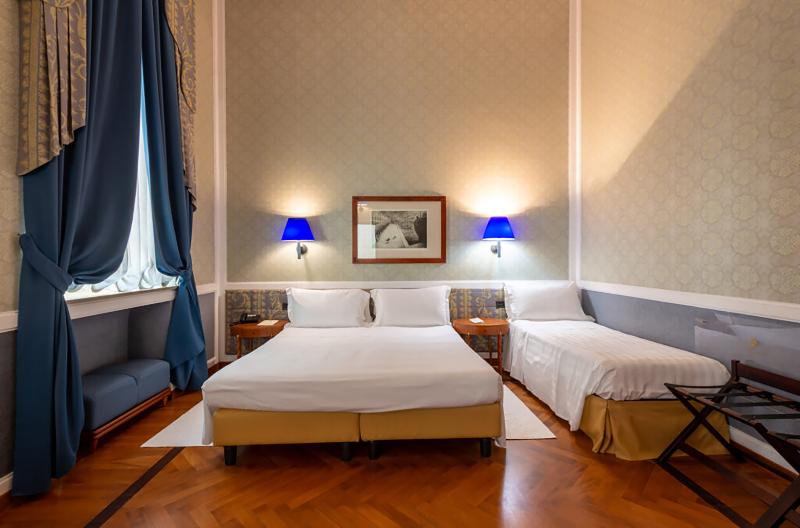 اتاق لوکس سه تخته, Grand Hotel Ortigia