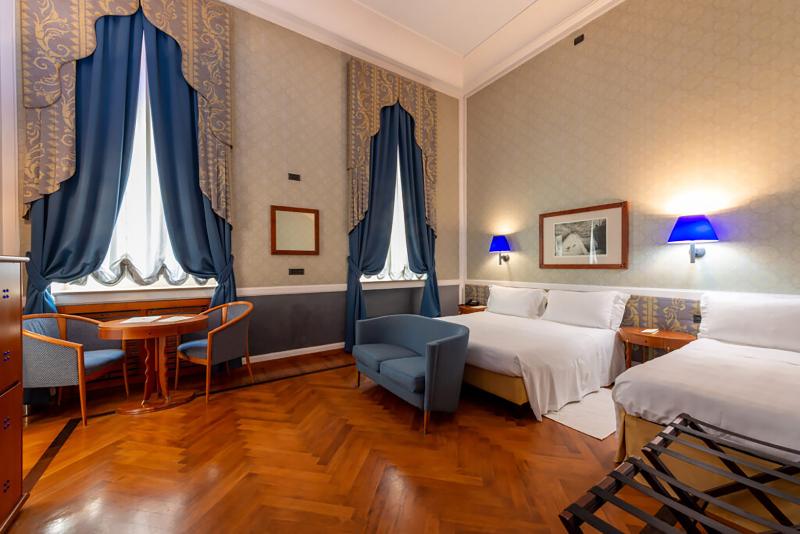 اتاق لوکس سه تخته, Grand Hotel Ortigia