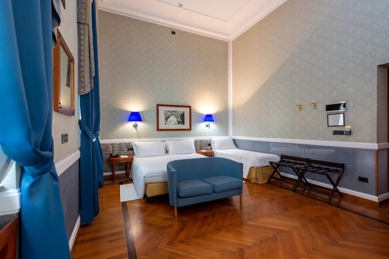اتاق لوکس سه تخته, Grand Hotel Ortigia