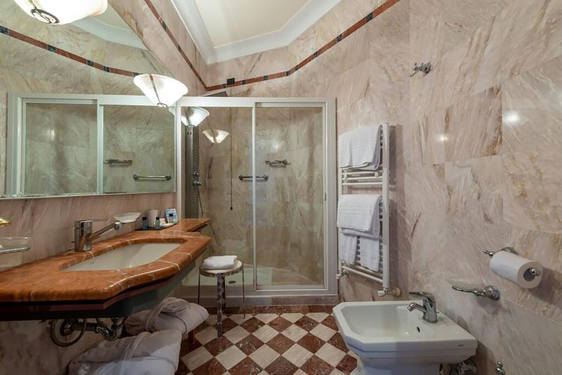 اتاق لوکس با چشم‌انداز دریا, Grand Hotel Ortigia