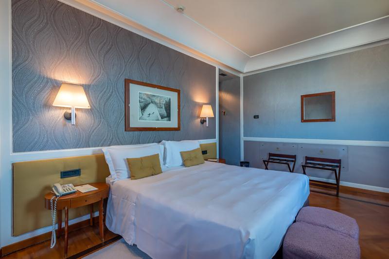 اتاق لوکس با چشم‌انداز دریا, Grand Hotel Ortigia