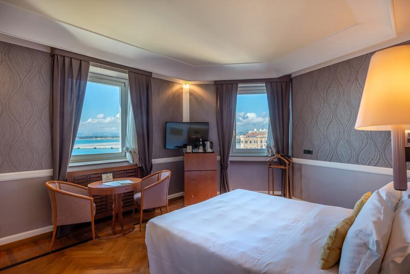 اتاق لوکس با چشم‌انداز دریا, Grand Hotel Ortigia
