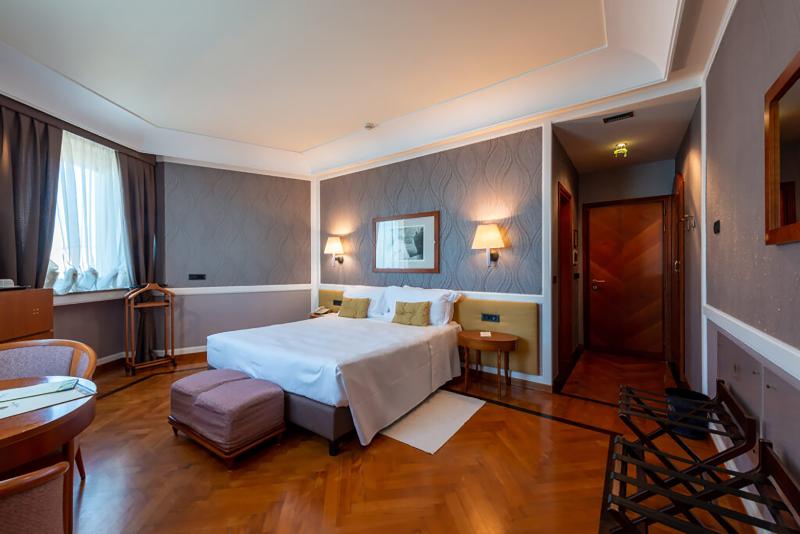 اتاق لوکس با چشم‌انداز دریا, Grand Hotel Ortigia