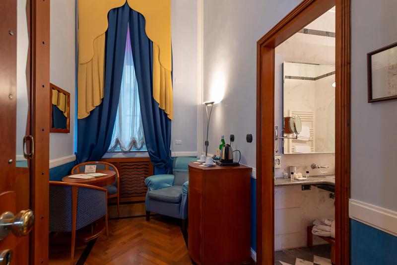 اتاق سه نفره دلوکس با چشم‌انداز دریا, Grand Hotel Ortigia