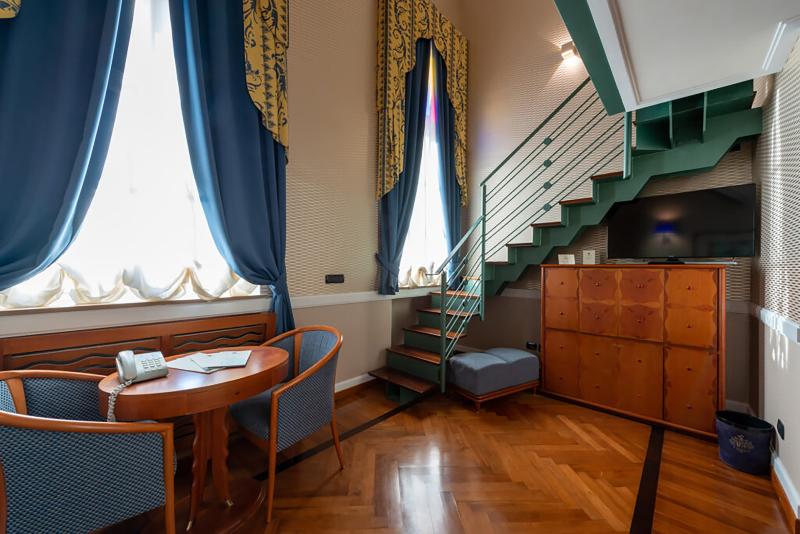سوییت جونیور با چشم‌انداز دریا, Grand Hotel Ortigia