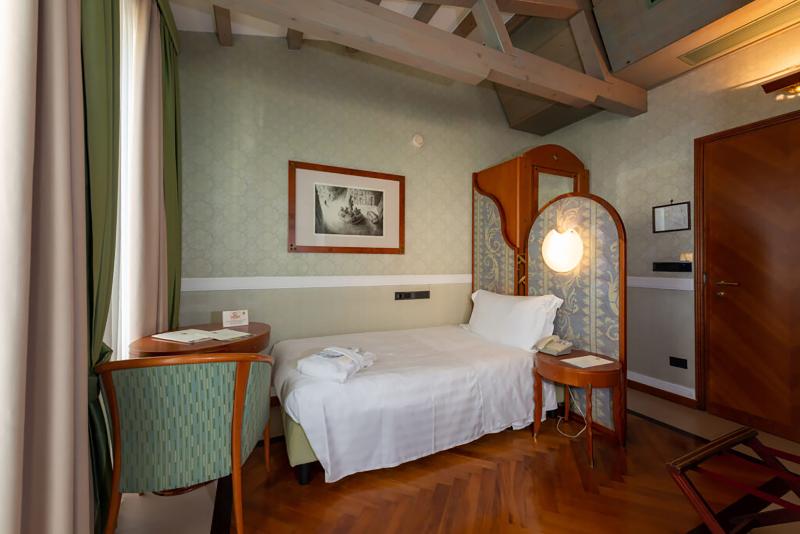 اتاق استاندارد یک نفره, Grand Hotel Ortigia