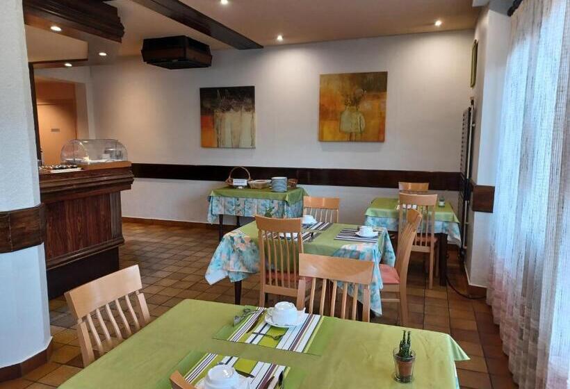 Номер Стандарт, Logis   Hôtel Restaurant Bellevue Annecy