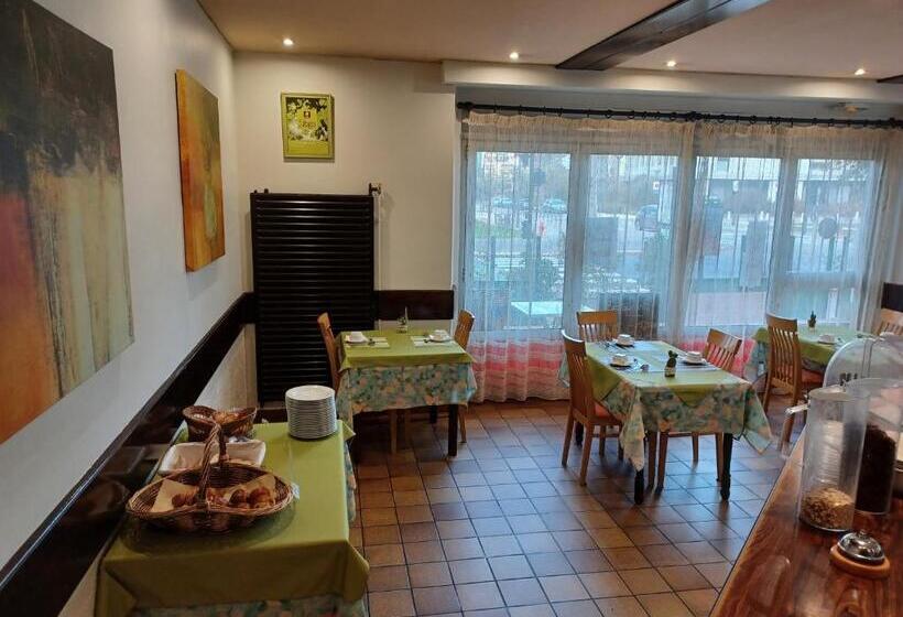 Номер Стандарт Индивидуальный, Logis   Hôtel Restaurant Bellevue Annecy