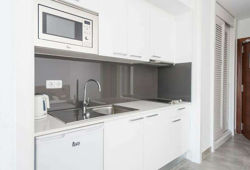 استودیوی استاندارد, Apartamentos Siesta I