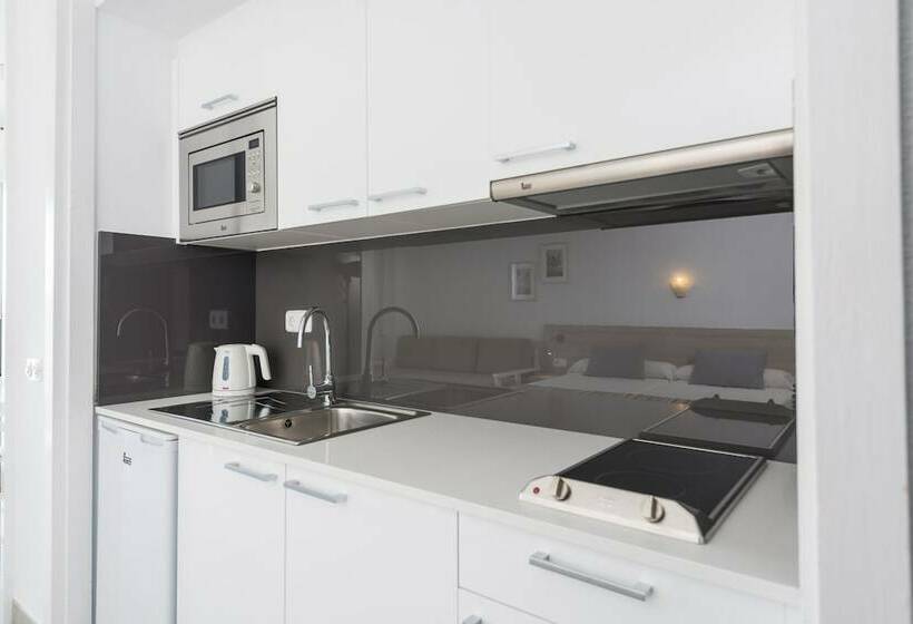 استودیوی استاندارد, Apartamentos Siesta I