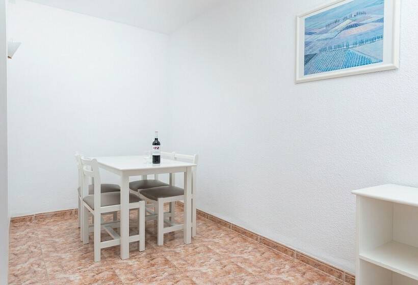 آپارتمان 1 خوابه با چشم‌انداز استخر, Apartamentos Siesta I
