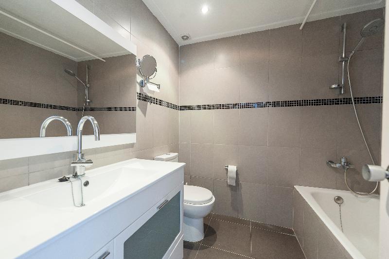 استودیوی استاندارد, Apartamentos Siesta I