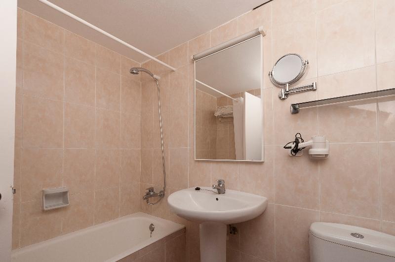 استودیوی استاندارد, Apartamentos Siesta I