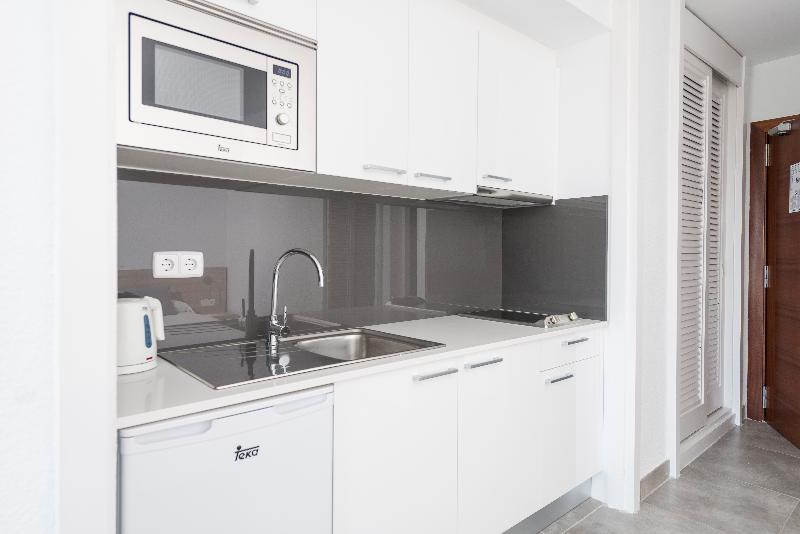 استودیوی استاندارد, Apartamentos Siesta I