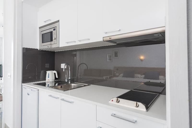 استودیوی استاندارد, Apartamentos Siesta I