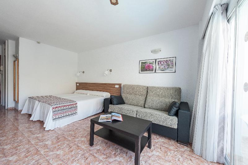 استودیوی استاندارد, Apartamentos Siesta I