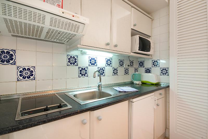 استودیوی استاندارد, Apartamentos Siesta I