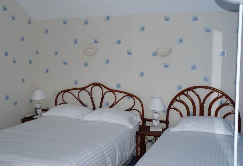 اتاق استاندارد سه نفره, Logis Hôtel Ariane