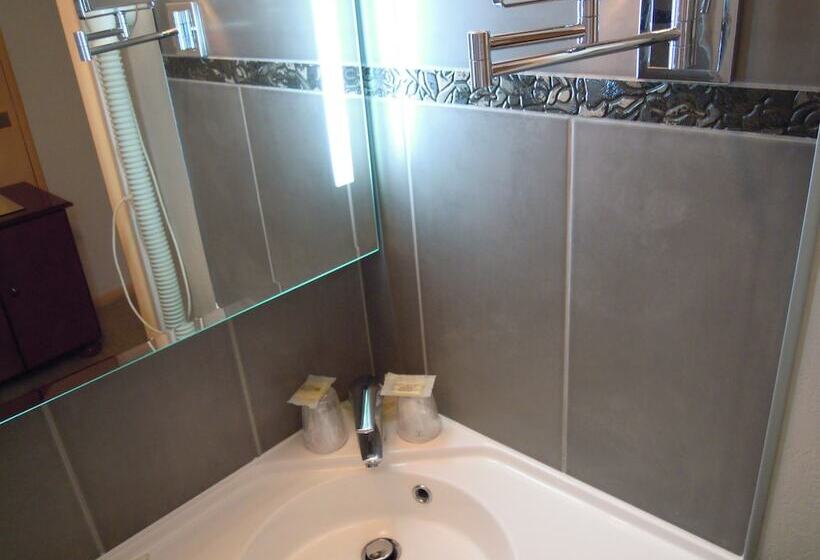 اتاق استاندارد سه نفره, Logis Bagatelle   51530 Dizy