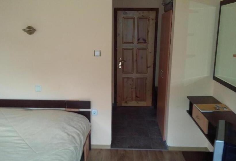 Номер Стандарт с Балконом, Guest House Alfa Daniel