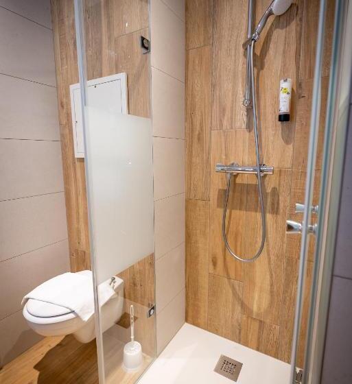 Номер Комфорт, Logis Hôtel De La Tour