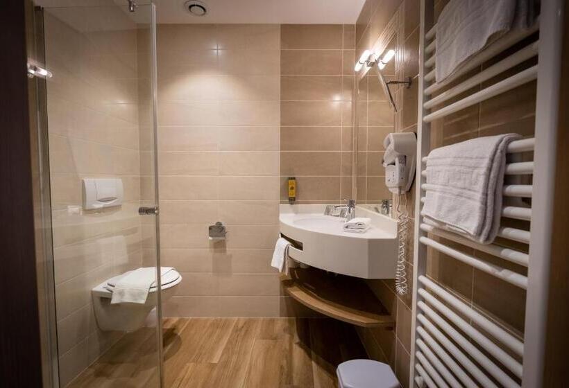 Номер Superior с Видом, Logis Hôtel De La Tour