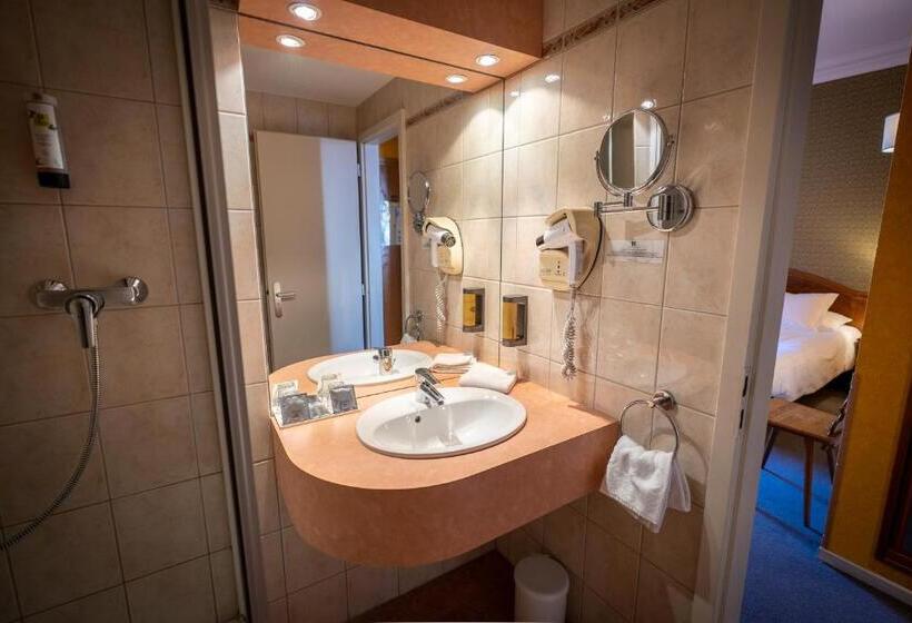 Номер Superior с Видом, Logis Hôtel De La Tour