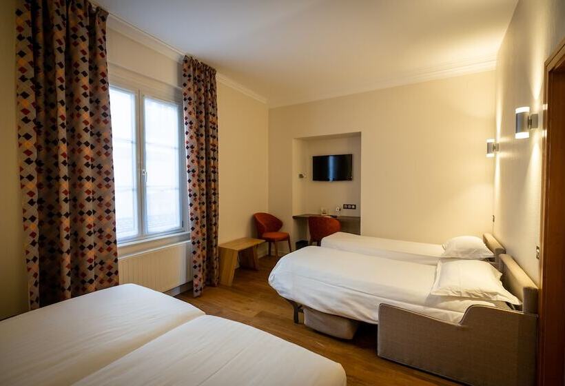 Семейный Номер, Logis Hôtel De La Tour