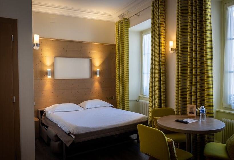 Семейный Номер, Logis Hôtel De La Tour