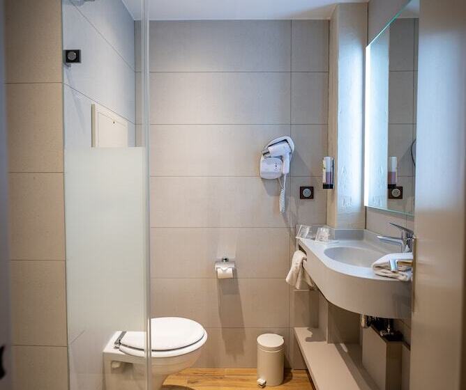 Номер Комфорт, Logis Hôtel De La Tour