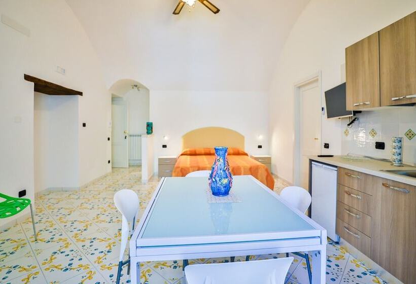 اتاق استاندارد, Della Monica Rooms