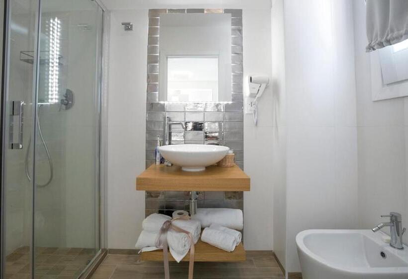 اتاق استاندارد چهارنفره با بالکن, Il Mare Dentro Rooms