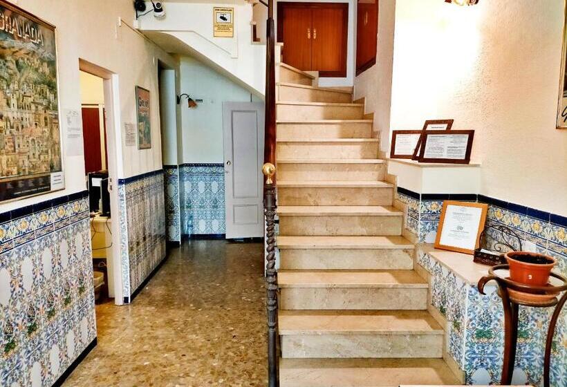 اتاق استاندارد یک تخته با سرویس بهداشتی مشترک, Ab Pension Granada