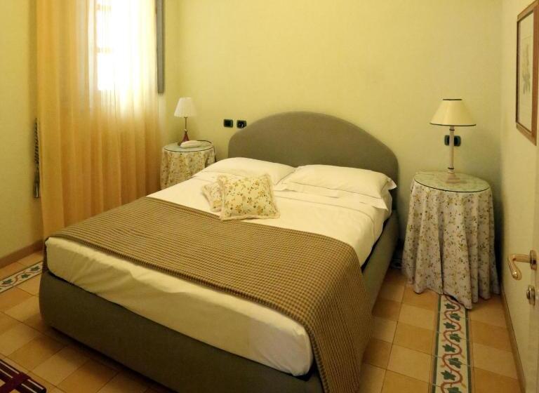 バルコニー付きジュニアスイート, Albergo Castiglione Langhe