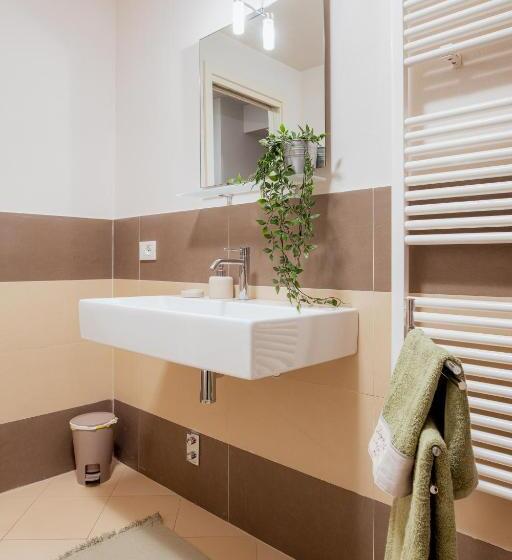 استودیوی لوکس, Il Cortile Di Elisa & Our Flats