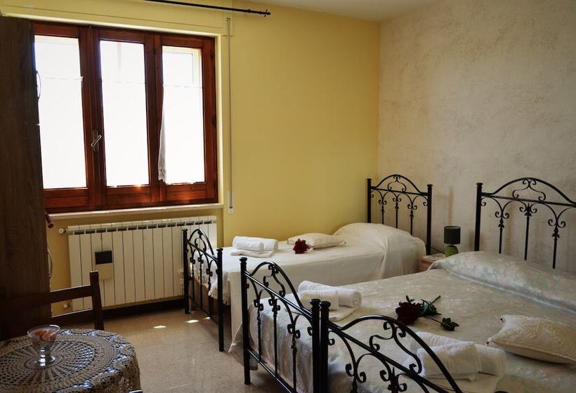 חדר משפחתי, Casa Delle Rondini