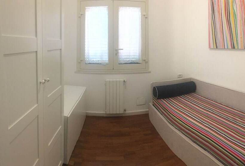 سوئیت خانواده 2 خوابه, Villa Sara