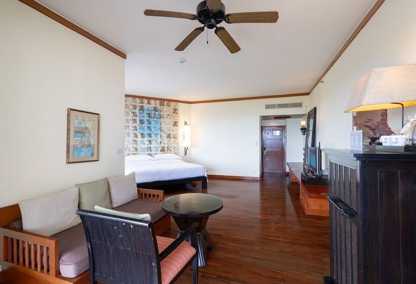 סוויטת ג'וניור נוף לים, Hilton Hua Hin Resort & Spa